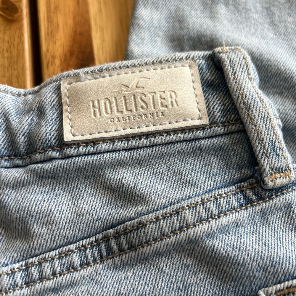 Hollister High-Rise Mom Jeans Light Wash Distressed W24 L27 - Picture 4 of 6